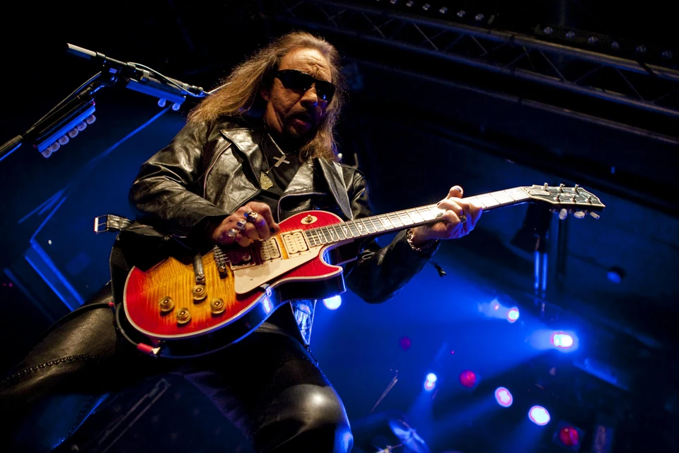 Гитарист Kiss Эйс Фрейли умер от перелом черепа после падения