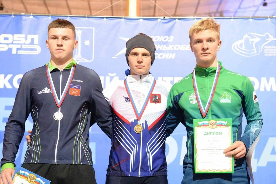 За награды боролись юниоры и юниорки в возрасте 18–19 лет. Фото: Союз конькобежцев России