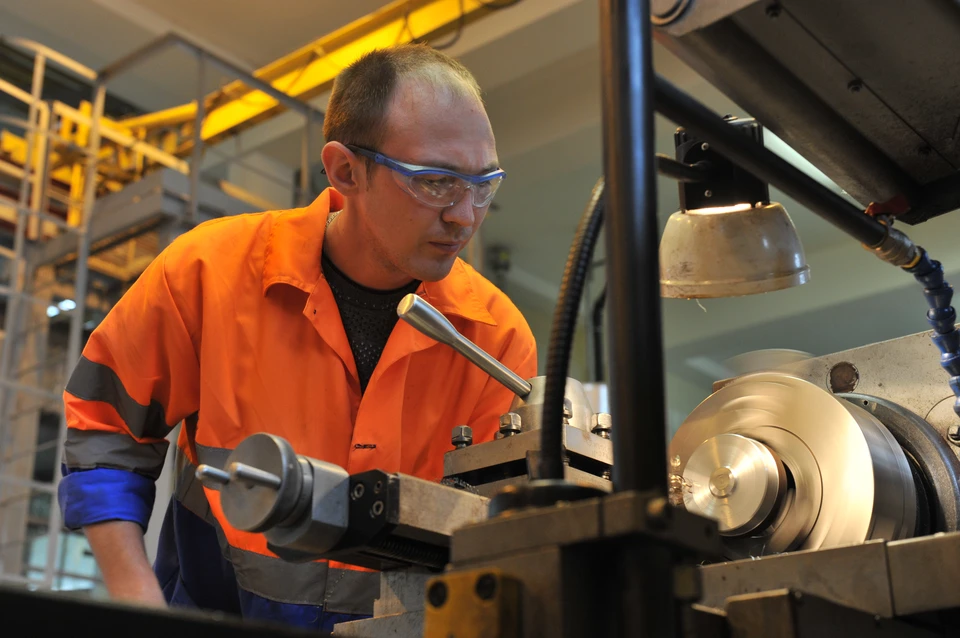 На Дону сохраняется спрос на токарей, фрезеровщиков, слесарей и врачей