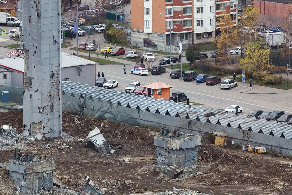 11 ноября в Красногорске при сносе остова горнолыжного комплекса «Снежком» часть колонны рухнула с высоты в полсотни метров. Фото: Сергей Булкин/ТАСС