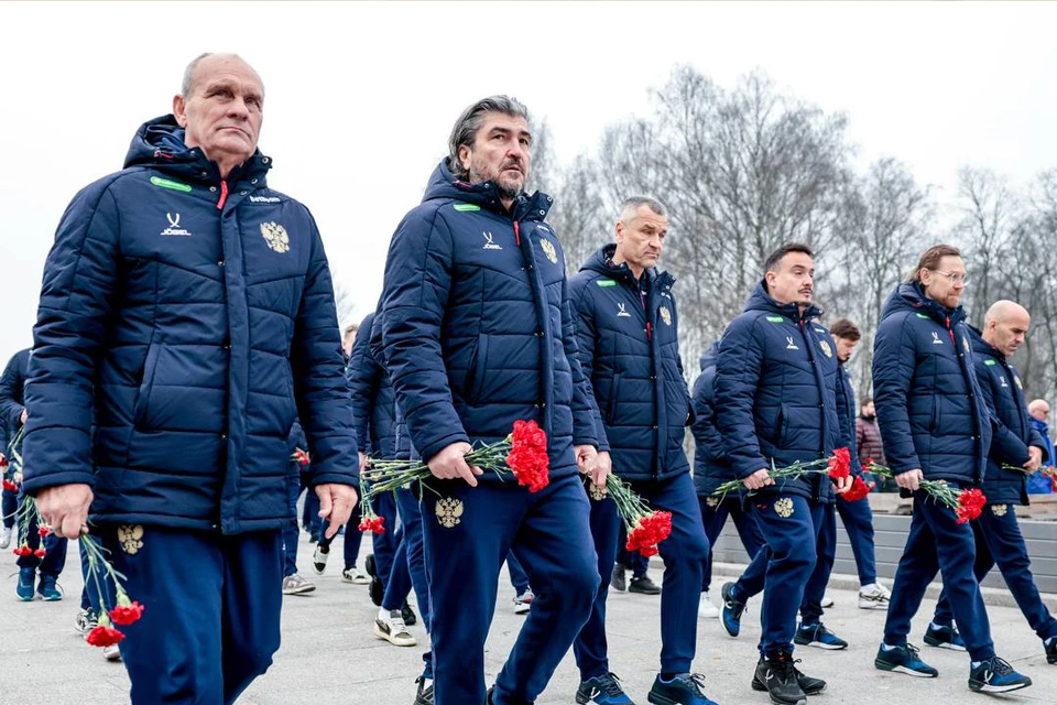 Футболисты почтили память блокадного Ленинграда. Фото: t.me/rfsruofficial