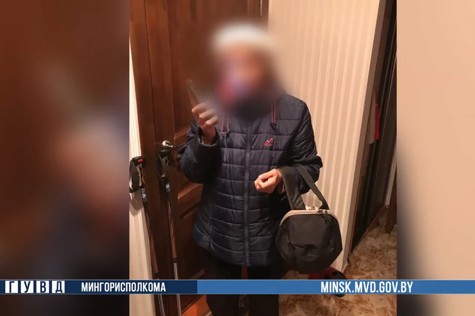 В Минске 69-летняя пенсионерка отдала 25 тысяч мошенникам, но сфотографировала их курьера – 85-летнюю пенсионерку. Фото: кадр видео ГУВД Мингорисполкома