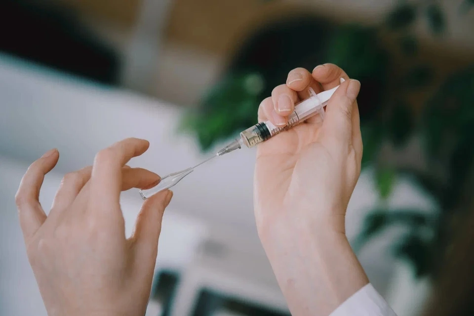 Вакцину могут поставить все желающие старше 18 лет, не имеющие противопоказаний