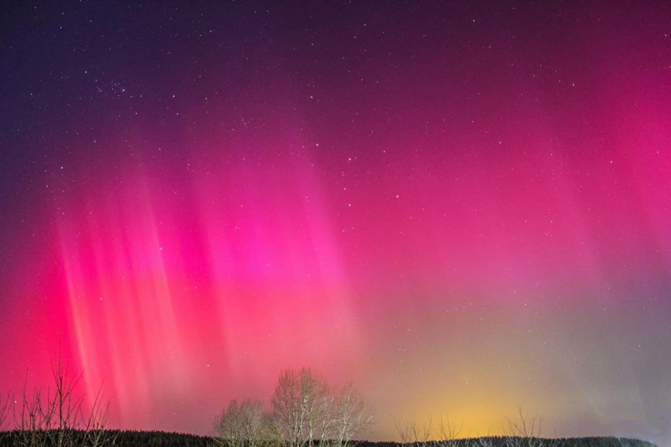 В Сети появились завораживающие кадры полярного сияния на фоне самой сильной магнитной бури за последнее время. Фото: Павел Ван