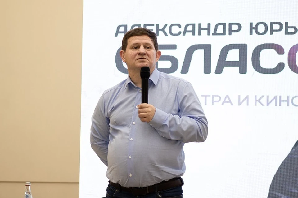 Российский актер Александр Обласов пообщался с молодежью в Донецке. Фото: Министерство молодежной политики ДНР