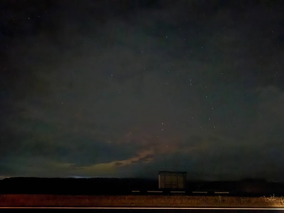 В небе в Червенском районе заметили полярное сияние. Фото: телеграм-канал «Метеовайб».