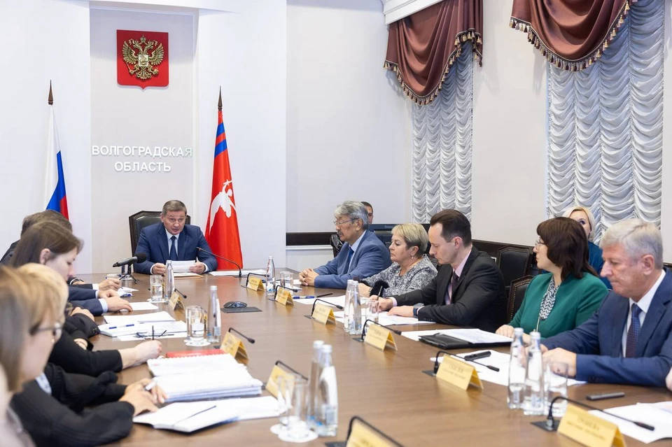 На совещание собрали ответственных за здравоохранение и руководителей финансово‑экономического блока. Фото: Администрация Волгоградской области.