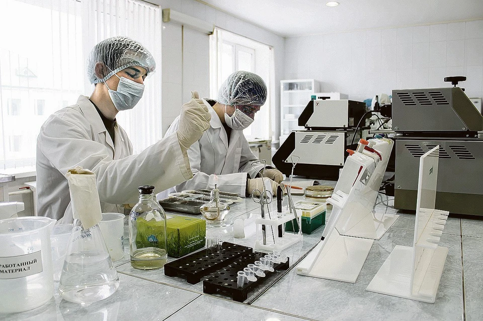 В этих лабораториях используются только формулы Победы. Фото: газета «Флаг Родины»