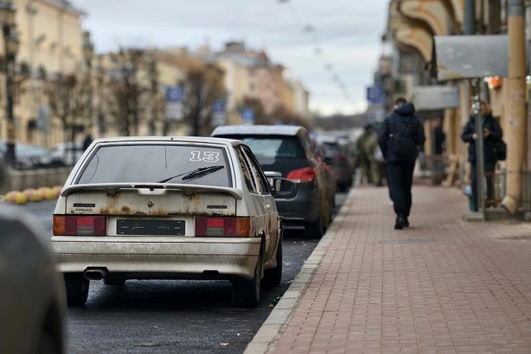 «Останови машину — там папа лежит»: Под Ростовом школьница ехала в гости к отцу и увидела, как он умирает на парковке