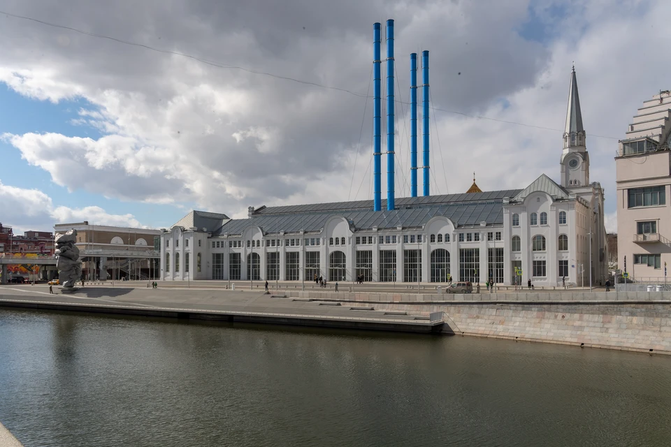 Эвакуация проходит из дома культуры «ГЭС-2» в Москве