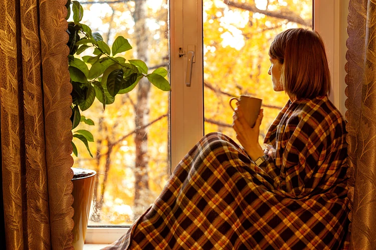 "Мало кто об этом задумывается": Россиянам посоветовали неожиданный способ борьбы с осенней хандрой и простудами