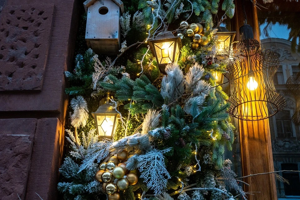 За гирлянду на окне может прилететь штраф: что важно знать