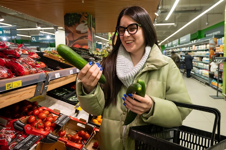Огурцы и помидоры резко подорожали, а поездки за границу подешевели: что творилось с ценами в октябре