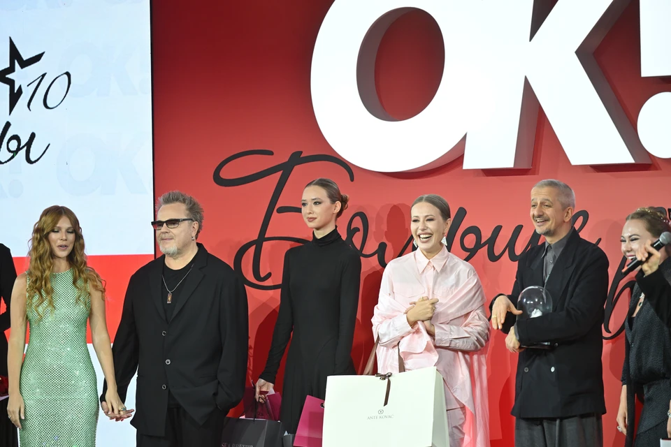 Собчак предательски подвел лифт, Тодоренко запрягла Топалова таскать сумки, а Михалкова порадовала редким выходом: как прошла премия OK! Awards