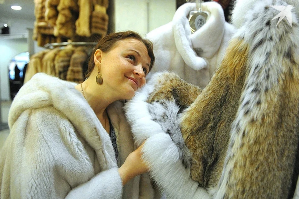 Участковый сказал белорусам про ответственность, если забрать оставленную шубу в подъезде. Снимок носит иллюстративный характер.