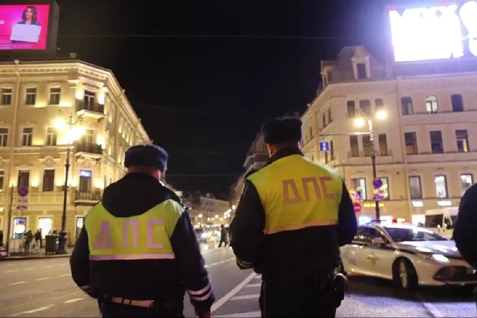 Трое автовладельцев пытались избежать проверки с помощью поддельных служебных удостоверений. Фото: ГУ МВД РФ по СПб и ЛО