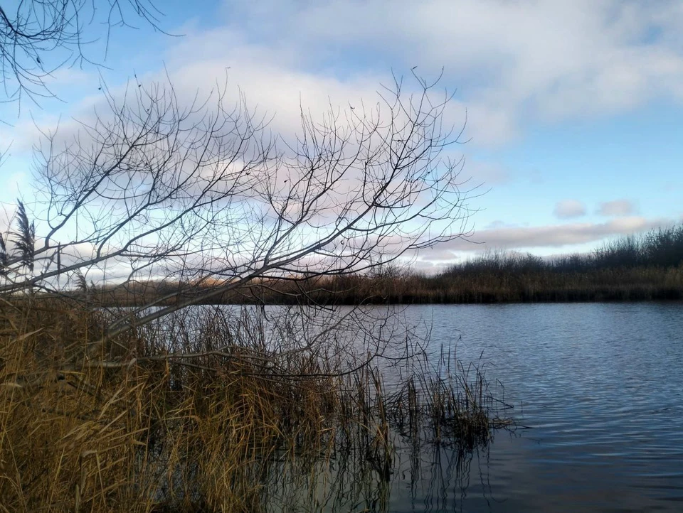 Лодка, в которой находились двое мужчин, перевернулась