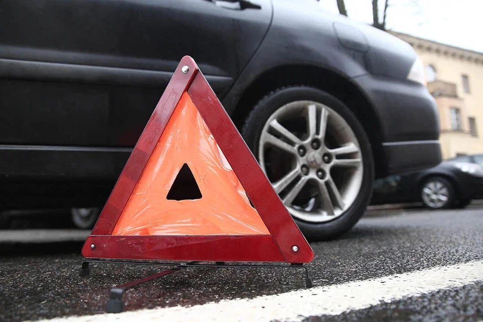 Минчанка перепутала педали и повредила шесть автомобилей, стоявших на парковке. Снимок носит иллюстративный характер.