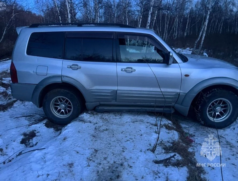 На Камчатке спасатели вывезли из леса людей, застрявших на дороге к источникам Фото: МЧС Камчатки