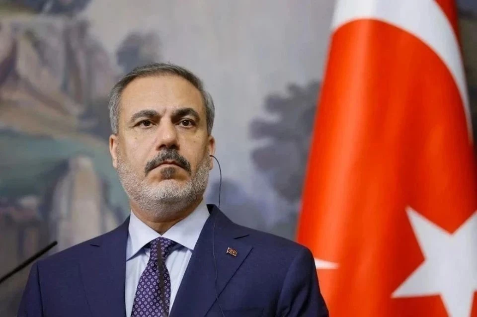 Bloomberg: Фидан хочет сообщить России итоги визита Зеленского в Турцию