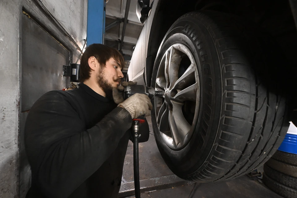 Продажи новой зимней резины, напротив, снизились на 10-12 процентов.