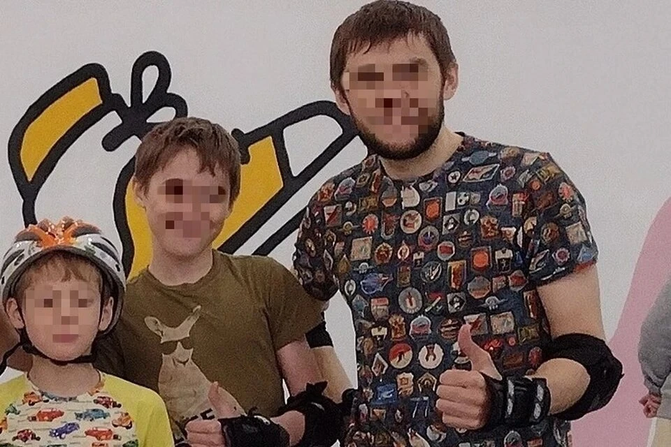 11-классник (посередине) не пожалел своего отца (крайний справа). Фото: КП-Челябинск