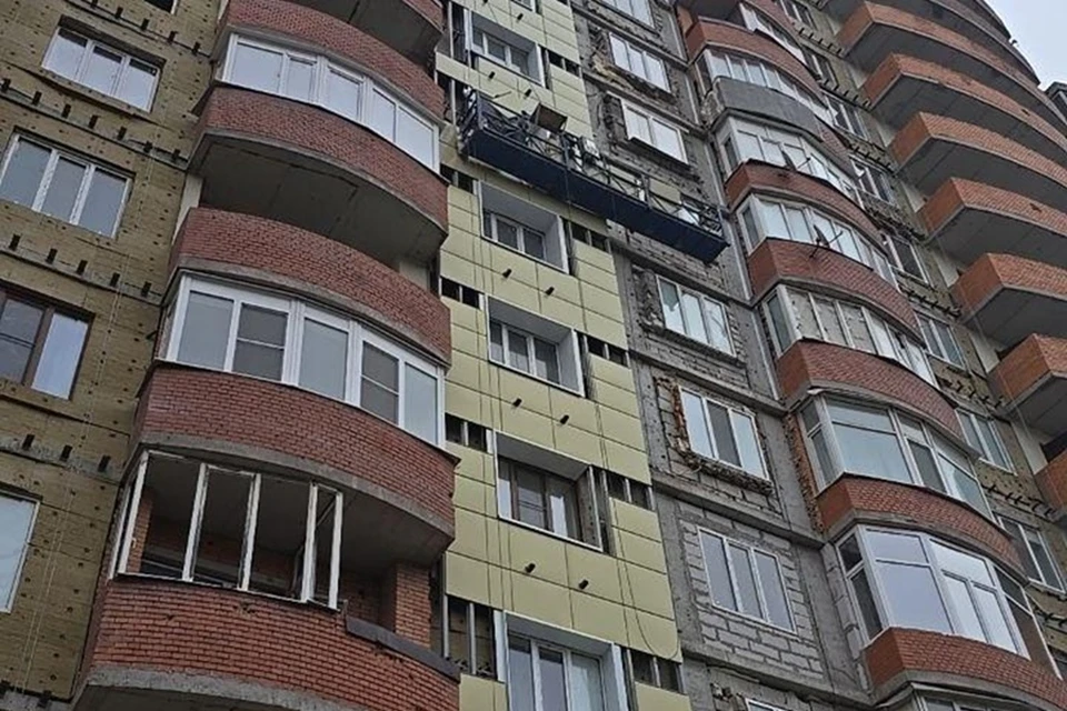 На улице Писарева в Мариуполе строители из Чувашии восстанавливают дом. Фото: РКС-НР