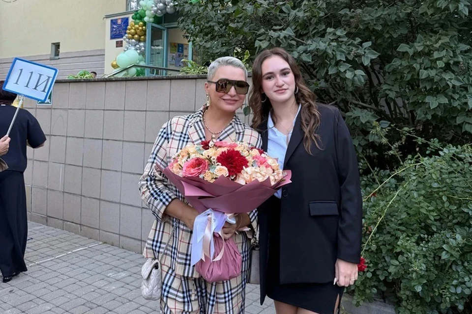 Эмилия – единственная дочь артистки – сейчас учится в 11-м классе