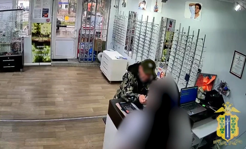 Правоохранители установили личность и адрес злоумышленника. Скриншот видеозаписи, предоставленной УМВД России по Липецкой области.