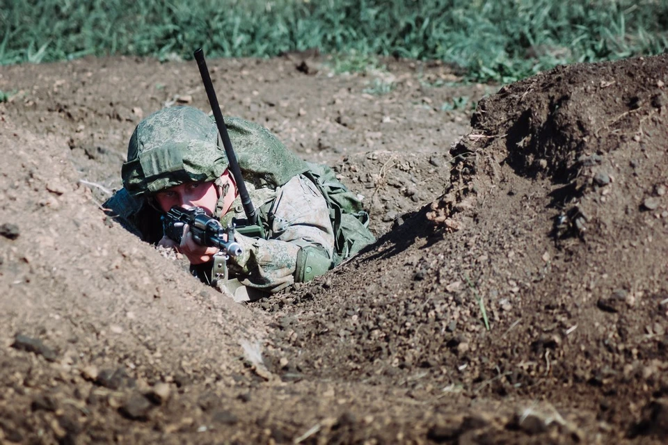 Мужчины проникли на территорию одной из войсковых частей в округе.