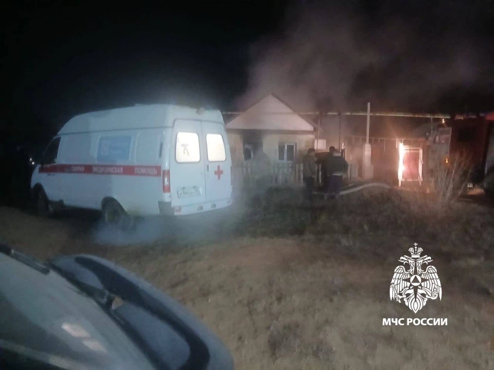 По предварительным данным, в доме проживала многодетная семья – мать и семь детей.