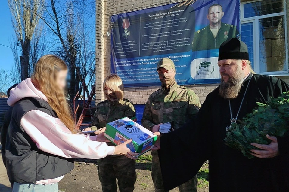 Письма от детей передадут воинам группировки "Днепр". Фото: Управление Росгвардии по Запорожской области