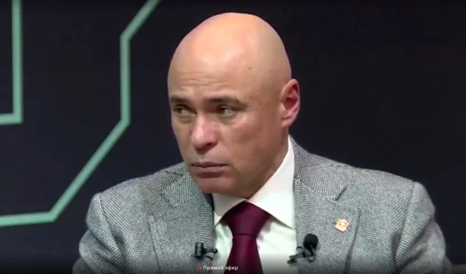 Скриншот трансляции прямой линии с губернатором Игорем Артамоновым.