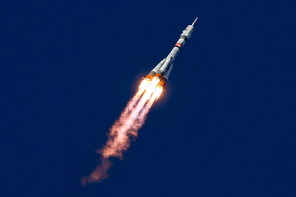 Ракета-носитель "Союз-2.1а" с кораблем "Союз МС-28" после старта с космодрома Байконур. Фото: Сергей Савостьянов/ТАСС.