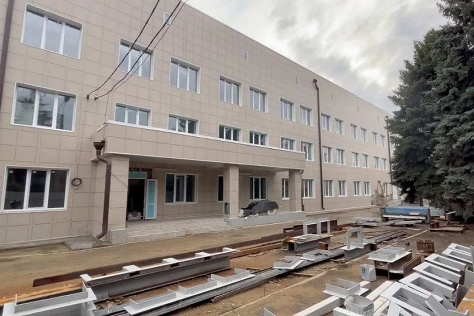 Подмосковные строители продолжают капремонт больницы в Тельманово. Фото: t.me/NAVelikodnaya