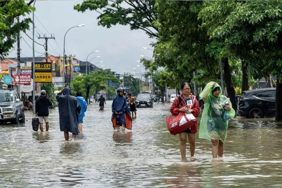 Число погибших в результате наводнения и оползней в Индонезии выросло до 174