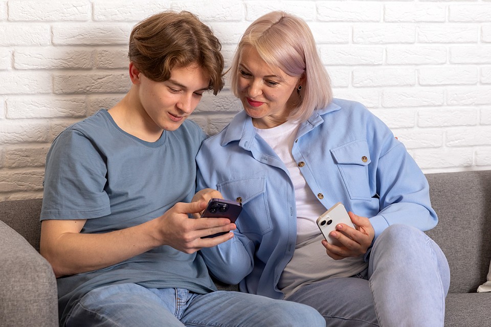 Взрослым сыновьям мамы дают больше денег, чем дочерям: стало известно почему