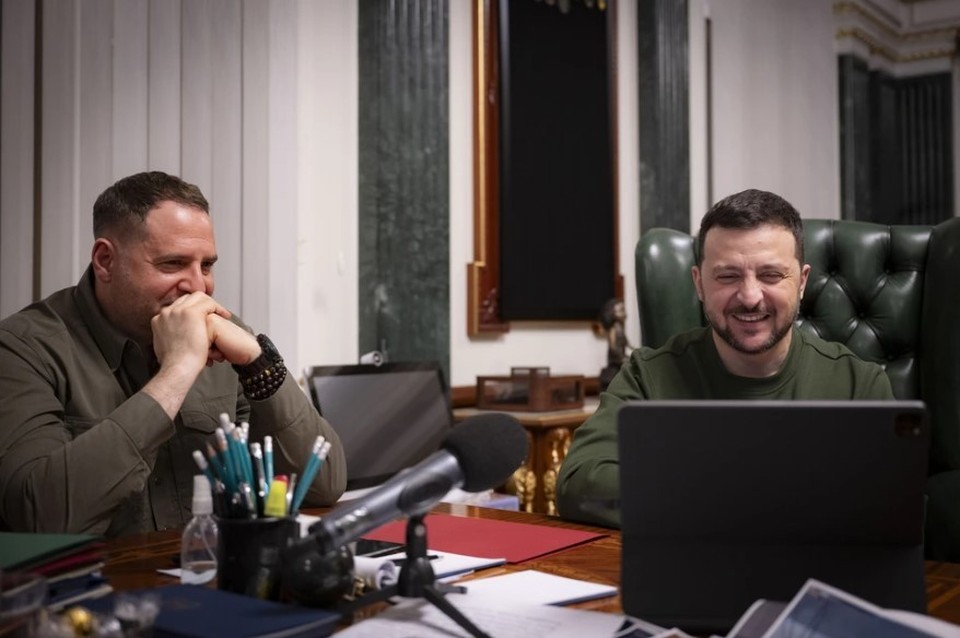 Ермака в отставку, а домой к нему - обыски: Хроники коррупционного скандала на Украине