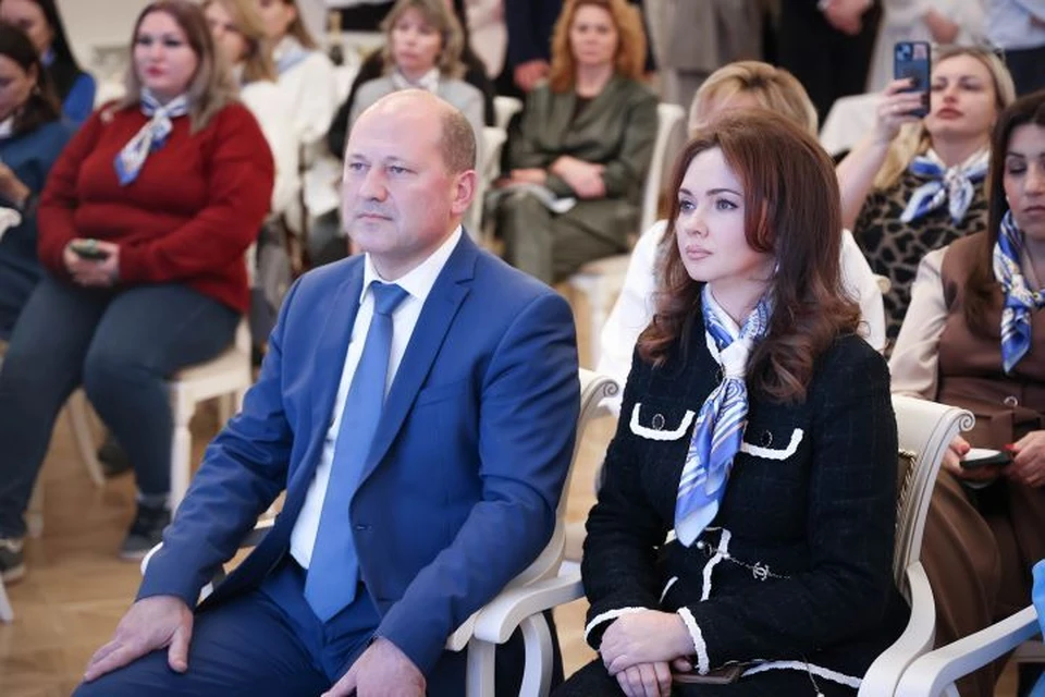 Гава Ростова Александр Скрябин и председатель Гордумы Лидия Новосельцева приветствовали участниц проекта. Фото: пресс-служба Гордумы Ростова.