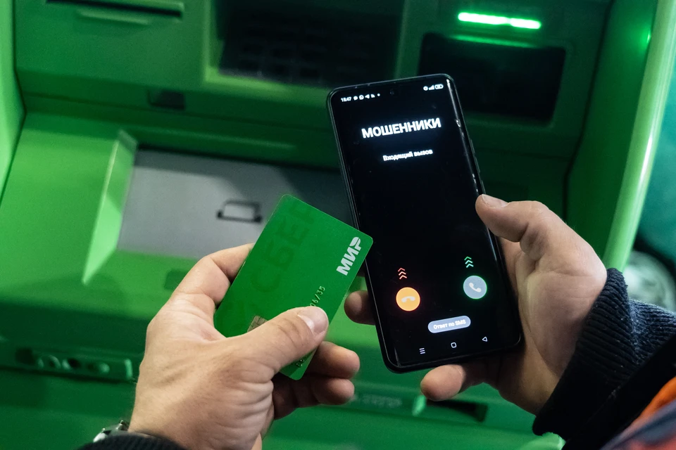 82‑летней бабушке позвонили телефонные аферисты и убедили ее перевести 600000 рублей