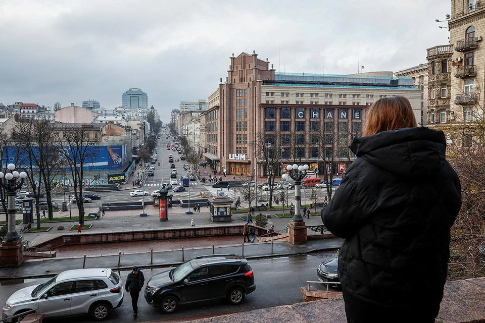 Характерными картинками делятся многие люди: в Киеве, как и во многих других городах Украины царят равнодушие и отрешенная готовность ко всему.
