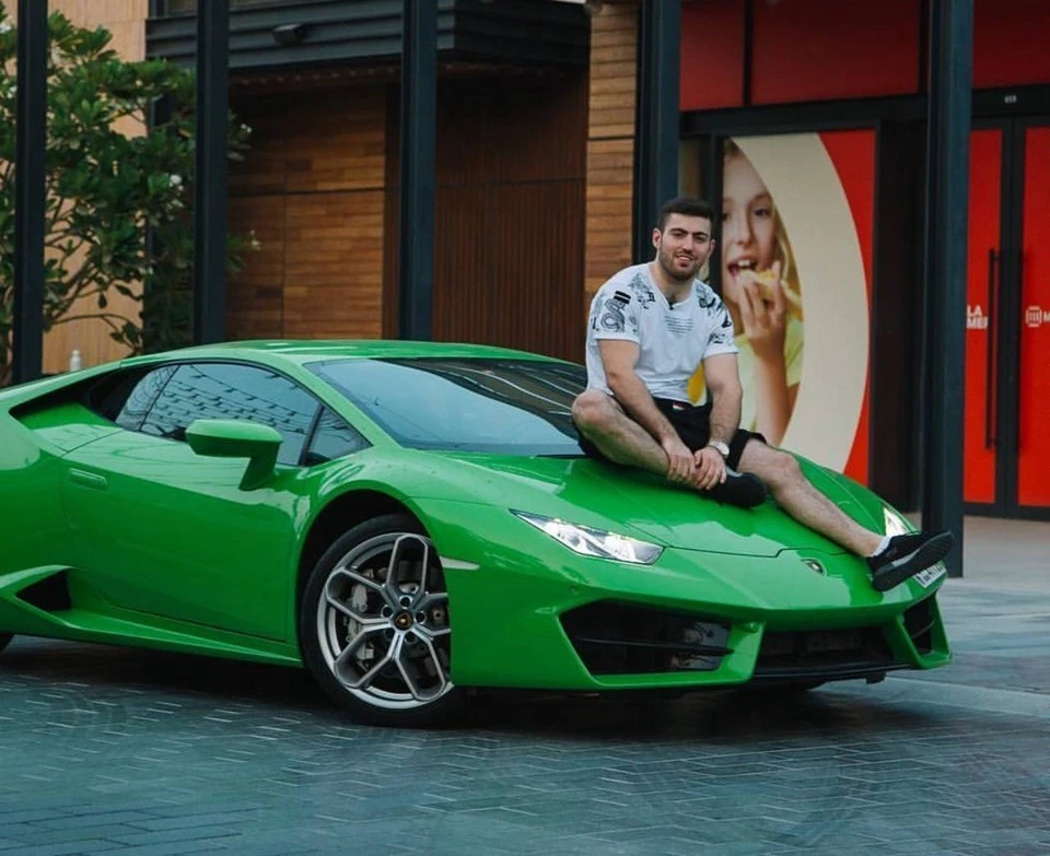 У Хизы - новые неприятности.