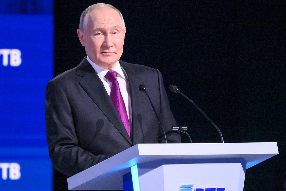 Президент РФ Владимир Путин на пленарном заседании инвестиционного форума ВТБ "Россия зовет!". Фото: Евгений Биятов/POOL/ТАСС