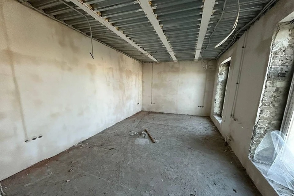 Ленинградские строители восстанавливают многоквартирный дом в Мариуполе. Фото: АГО Мариуполь