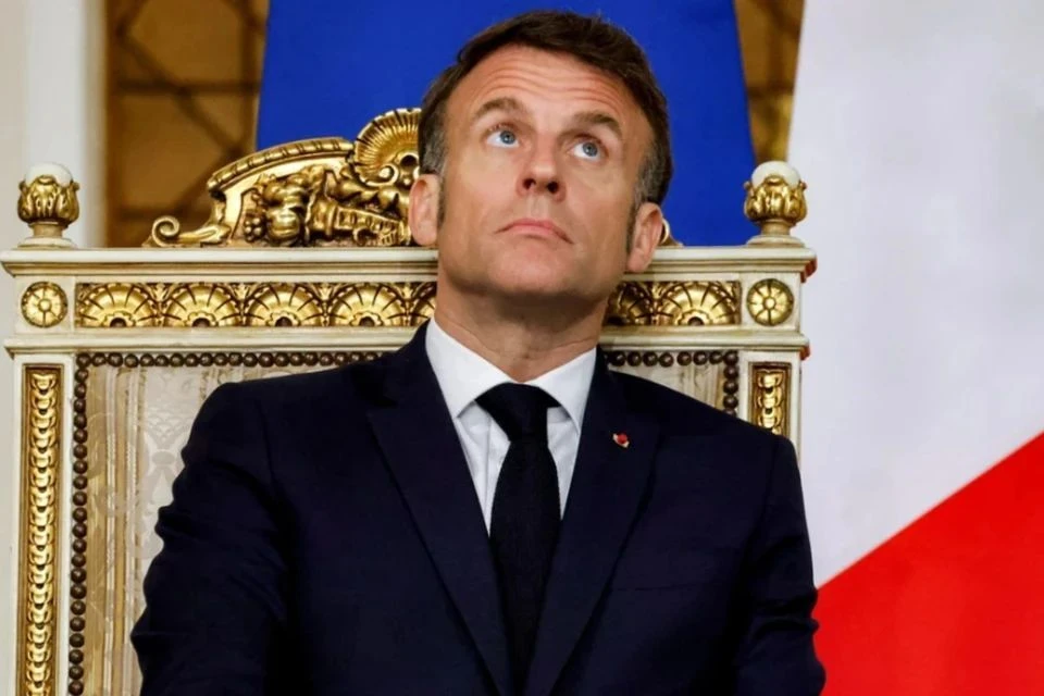 Макрон удивил Францию новой выходкой: президент увольняет людей из-за дождя