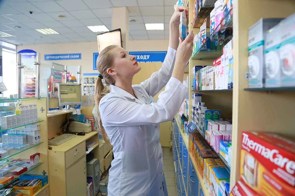 Когда в аптеке выдают препарат с другим торговым наименованием, но с тем же МНН, той же дозировкой и формой выпуска, специалисты говорят, что такой препарат считается терапевтически эквивалентным.