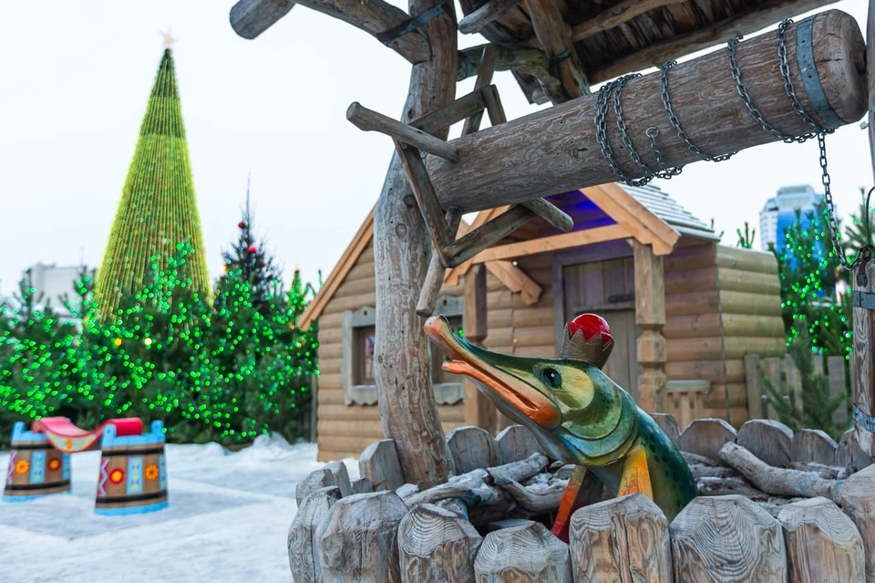 Рядом с елками расположатся ледяные скульптуры, тематические фотозоны с арт-объектами