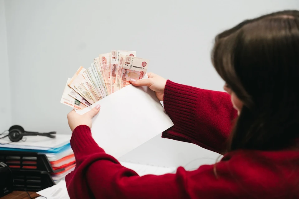 Спустя всего неделю после знакомства ростовчанка передала ухажеру первые три миллиона рублей.