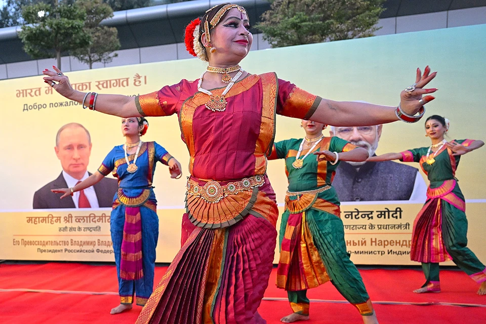 Владимира Путина встретили в Индии танцами.