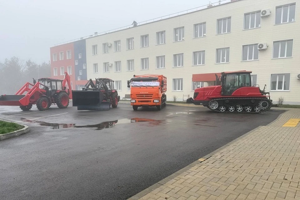 Волновахский техникум получил современную сельхозтехнику. Фото: ТГ/Трофимов